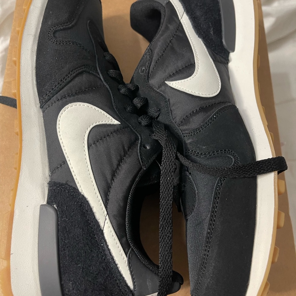 Women’s Nike internationalist shoes